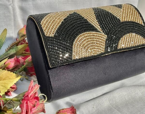 Dazzling Black Box Clutch: The Perfect Accessory for Parties and Weddings - Image 4