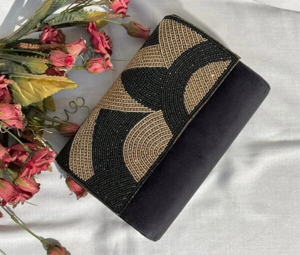 Dazzling Black Box Clutch: The Perfect Accessory for Parties and Weddings - Image 3